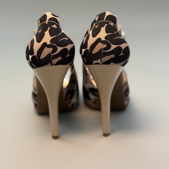 Guess Hondo 4 Leopard Print Open-Toe Pumps - Picture 4 of 5